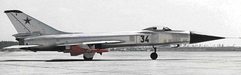 Prototipo del Su-15 “Bort-34”en la pista