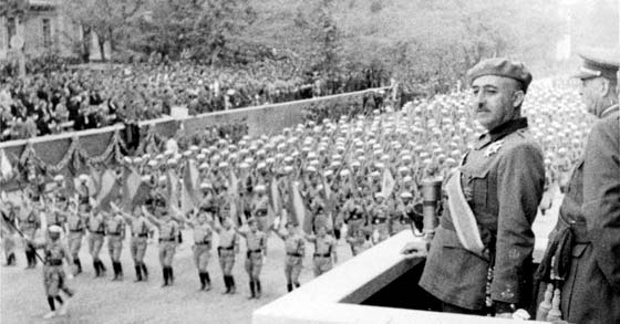 Francisco Franco en desfile del ejército español, 1939