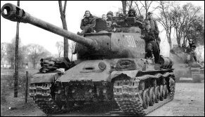Tanque IS-2 cerca de Berlin en 1945