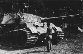 Tiger-II recibiendo camuflaje